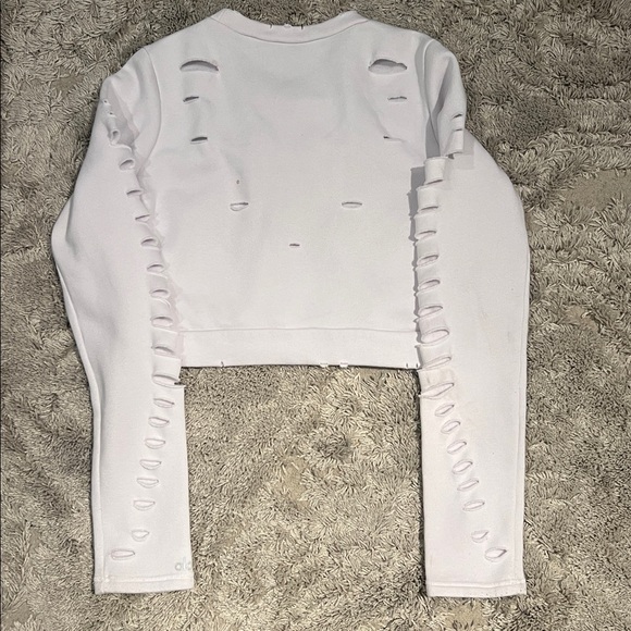 ALO Yoga Cream Distressed Long Sleeve Crop Top - Picture 4 of 6